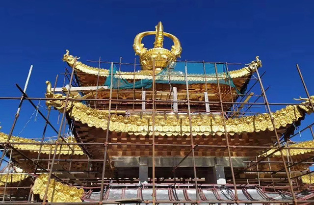 藏区铜瓦顶贴金