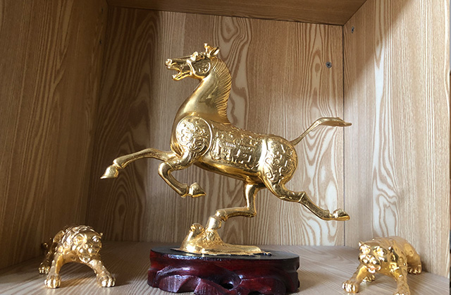 贴真金马踏飞燕